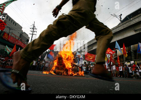 Manila, Philippines. 10th Dec, 2013. Activists burn an effigy during a protest rally commemorating the International Human Rights Day in Manila, the Philippines, on Dec. 10, 2013. Credit:  Rouelle Umali/Xinhua/Alamy Live News Stock Photo