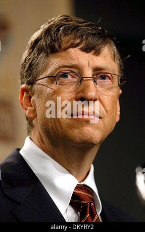Sept. 18, 2002 - New York, NEW YORK - BILL GATES AS CO-FOUNDER OF THE BILL & MELINDA GATES FOUNDATION ATTENDS THE TIME MAGAZINE GLOBAL HEALTH SUMMIT  AND SPEAKS AT A PRESS CONFERENCE WITH EDITOR , JIM KELLY AT THE JAZZ AT LINCOLN CENTER F.P. ROSE HALL  ON NOVEMBER 2, 2005 IN NEW YORK New York, NEW YORK    ANDREA  RENAULT,    BILL GATES.11-02-2005.K45800AR(Credit Image: © Globe Phot Stock Photo