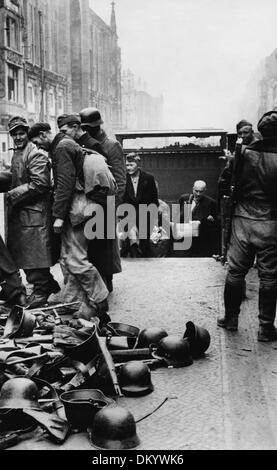 german-soldiers-and-civilians-