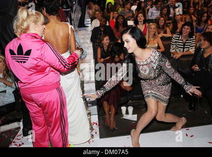 Rebel Wilson Katy Perry Rihanna 2012 MTV Video Music Awards held at Staples Center - Show Los Angeles California - 06.09.12 Stock Photo