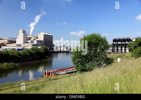 Narrowboats moored on the river Weaver waiting to go up the Anderton Lift at Winnington, Northwich opposite the Tata works Stock Photo