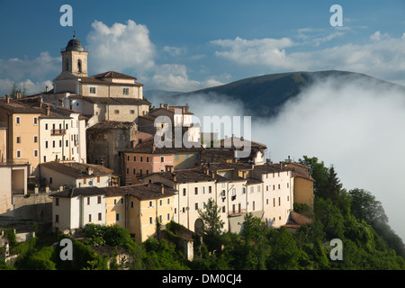 Abeto in the mist over the Valnerina, Umbria, Italy Stock Photo