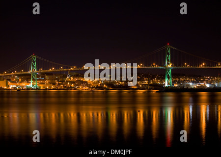 The Angus L. Macdonald Bridge, locally known as 'the old bridge', is a suspension bridge crossing Halifax Harbour in Nova Scotia Stock Photo