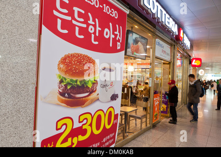 Lotteria fast food restaurant storefront - Seoul, South Korea Stock Photo