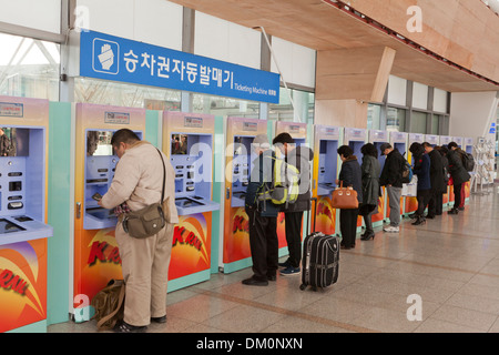 Self-service Korail train ticket machines - Korail Seoul Station, South Korea Stock Photo