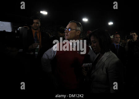 ESPN reporter Lisa Salters interviews Green Bay Packers quarterback Aaron  Rodgers, left, after an NFL football game against the Minnesota Vikings,  Monday, Dec. 23, 2019, in Minneapolis. (AP Photo/Craig Lassig Stock Photo 