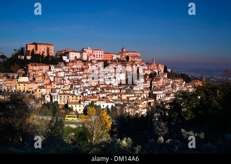 The hill top town of Loreto Aprutino in Abruzzo, Italy. Stock Photo