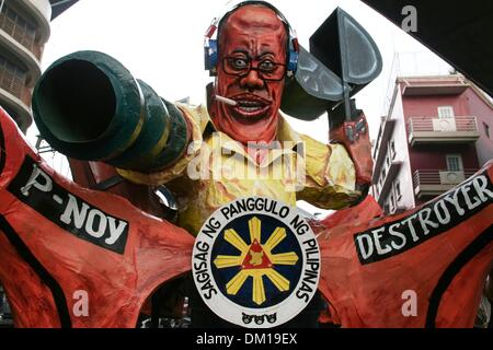 Manila, Philippines. 10th Dec, 2013. An effigy of President Aquino III displayed at Mendiola, Manila during the International Human Rights Day protest rally. -- Protesters commemorated the International Human Rights Day with a march to Mendiola, Manila bringing effigies of President Aquino III. They dubbed Aquino as the ''impunity king'' for alleged human rights violations since he started his term.Photo: J Gerard Seguia/NurPhoto Credit:  J Gerard Seguia/NurPhoto/ZUMAPRESS.com/Alamy Live News Stock Photo