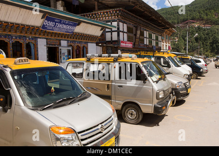 Bhutan, Bumthang Valley, Chamkhar town, taxis in main bazaar Stock Photo