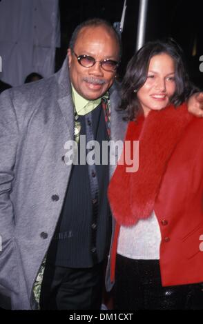 Apr. 17, 2001 - K21611AR   SD0417.O MAGAZINE 1ST ANNIVERSARY AT .CIPRIANI'S, NEW YORK CITY..QUINCY JONES AND WIFE. ANDREA RENAULT-   2001.QUINCYJONESRETRO(Credit Image: © Globe Photos/ZUMAPRESS.com) Stock Photo