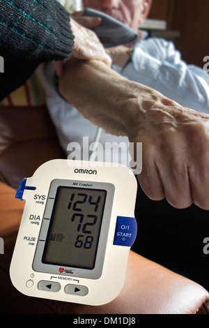 https://l450v.alamy.com/450v/dm1dj8/close-up-of-elderly-couple-checking-their-own-blood-pressure-using-dm1dj8.jpg