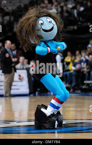 The Harlem Globetrotters' mascot, Globie, as Beyonce, during the game against the Generals at the American Airlines Center in Dallas, TX.  The Globetrotters won 78-61. (Credit Image: © Patrick Green/Southcreek Global/ZUMApress.com) Stock Photo