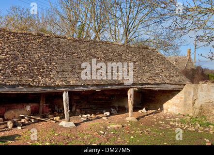 Traditional Cotswold sheltershed, Gloucestershire, England. Stock Photo