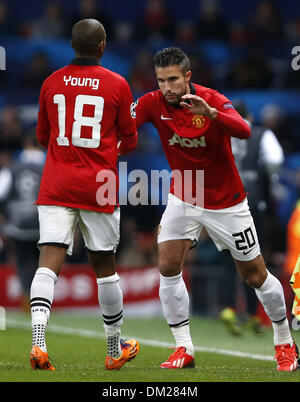 Manchester, UK. 10th Dec, 2013. Robin van Persie (R) of Manchester United replaces teammate Ashley Young during the UEFA Champions League Group A match between Manchester United and Shakhtar Donetsk at Old Trafford Stadium in Manchester, Britain on Dec. 10, 2013. Manchester United won 1-0. Credit:  Wang Lili/Xinhua/Alamy Live News Stock Photo