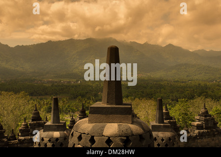 BOROBUDOR IN YOGYAKARTA INDONESIA IS THE BIGGEST BUDHA TEMPLE IN THE WORLD. A WORLD HERITAGE LIST NUMBER 592. Stock Photo