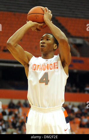 Syracuse forward Wesley Johnson (4) takes the jump shot against ...