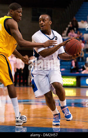 Buffalo Bulls Guard Rodney Pierce (4) Makes A Lay Up In A Game Against ...