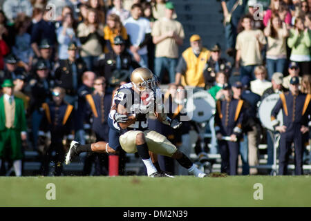 University of Connecticut at University of Notre Dame; Notre Dame wide receiver Golden Tate catches a pass from Jimmy Clausen for a first down;  Notre Dame Stadium; South Bend, IN (Credit Image: © John Korduner/Southcreek Global/ZUMApress.com) Stock Photo