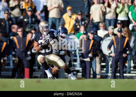 University of Connecticut at University of Notre Dame; Notre Dame wide receiver Golden Tate catches a pass from Jimmy Clausen for a first down;  Notre Dame Stadium; South Bend, IN (Credit Image: © John Korduner/Southcreek Global/ZUMApress.com) Stock Photo