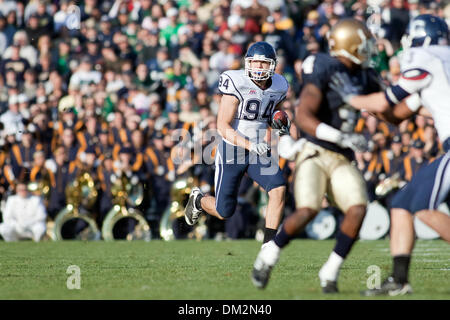 University of Connecticut at University of Notre Dame; Connecticut wide receiver Ryan Griffin heads for the sideline following a reception;   Notre Dame Stadium; South Bend, IN (Credit Image: © John Korduner/Southcreek Global/ZUMApress.com) Stock Photo