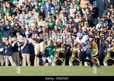 University of Connecticut at University of Notre Dame; Notre Dame wide receiver Golden Tate catches a pass thrown by Jimmy Clausen;  Notre Dame Stadium; South Bend, IN (Credit Image: © John Korduner/Southcreek Global/ZUMApress.com) Stock Photo