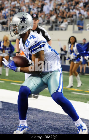 Dallas Cowboys wide receiver Patrick Crayton (84) makes the