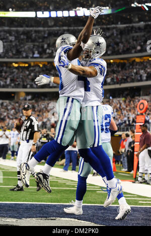 Dallas Cowboys wide receiver Patrick Crayton (84) catches a punt