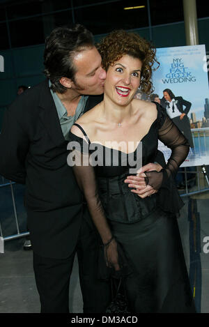 Apr. 15, 2002 - Los Angeles, CALIFORNIA - MY BIG FAT GREEK WEDDING.PREMIERE AT ARCLIGHT CINERAMA DOME IN LOS ANGELES, CA.JOHN CORBETT AND NIA VARDALOS. FITZROY BARRETT /    4-15-2002        K24699FB         (D)(Credit Image: © Globe Photos/ZUMAPRESS.com) Stock Photo