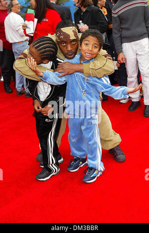 Oct. 27, 2002 - Hollywood, CALIFORNIA - COOLIO AND SONS..THE SANTA CLAUSE 2 PREMIERE.AT THE EL CAPITAN THEATRE IN HOLLYWOOD, CA. FITZROY BARRETT /    10-27-2002              K26859FB         (D)(Credit Image: © Globe Photos/ZUMAPRESS.com) Stock Photo