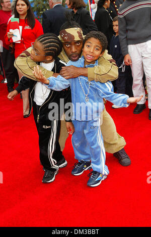 Oct. 27, 2002 - Hollywood, CALIFORNIA - COOLIO AND SONS..THE SANTA CLAUSE 2 PREMIERE.AT THE EL CAPITAN THEATRE IN HOLLYWOOD, CA. FITZROY BARRETT /    10-27-2002              K26859FB         (D)(Credit Image: © Globe Photos/ZUMAPRESS.com) Stock Photo