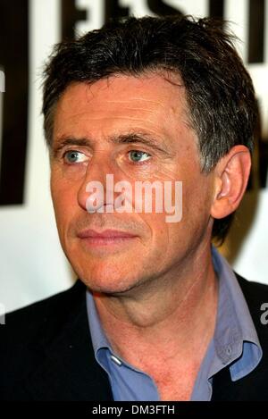 Sept. 10, 2002 - Toronto, CANADA - SPIDER PRESS CONFERENCE.AT THE TORONTO INTERNATIONAL FILM FESTIVAL.AT THE FOUR SEASONS HOTEL.GABRIEL BYRNE. FITZROY BARRETT /    9-10-2002               K26026FB    (D)(Credit Image: © Globe Photos/ZUMAPRESS.com) Stock Photo