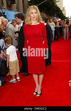 Oct. 27, 2002 - Hollywood, CALIFORNIA - ELIZABETH MITCHELL..THE SANTA CLAUSE 2 PREMIERE.AT THE EL CAPITAN THEATRE IN HOLLYWOOD, CA. FITZROY BARRETT /    10-27-2002              K26859FB         (D)(Credit Image: © Globe Photos/ZUMAPRESS.com) Stock Photo