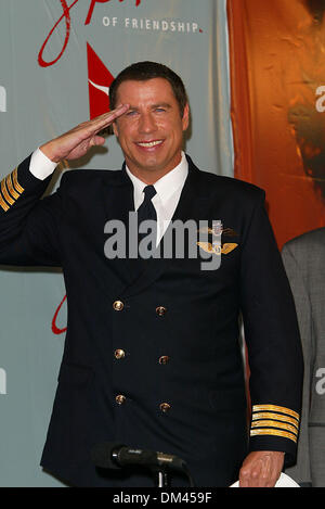 June 24, 2002 - Los Angeles, CALIFORNIA - JOHN TRAVOLTA BECOMES QANTAS AMBASSADOR-AT-LARGE.AT LAX AIRPORT IN LOS ANGELES, CA.JOHN TRAVOLTA HONORED WITH HIS WINGS. FITZROY BARRETT /    6-24-2002        K25384FB         (D)(Credit Image: © Globe Photos/ZUMAPRESS.com) Stock Photo