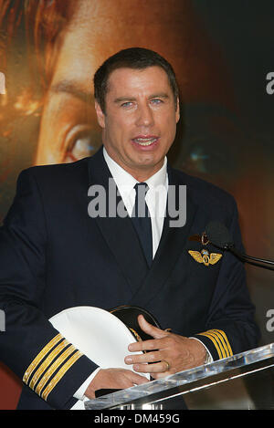 June 24, 2002 - Los Angeles, CALIFORNIA - JOHN TRAVOLTA BECOMES QANTAS AMBASSADOR-AT-LARGE.AT LAX AIRPORT IN LOS ANGELES, CA.JOHN TRAVOLTA HONORED WITH HIS WINGS. FITZROY BARRETT /    6-24-2002        K25384FB         (D)(Credit Image: © Globe Photos/ZUMAPRESS.com) Stock Photo