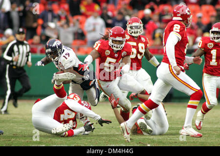 Kansas City Chiefs wide receiver Johnny Morton (80) celebrates a