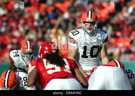 Cleveland Browns quarterback Brady Quinn (10) looks to hand off