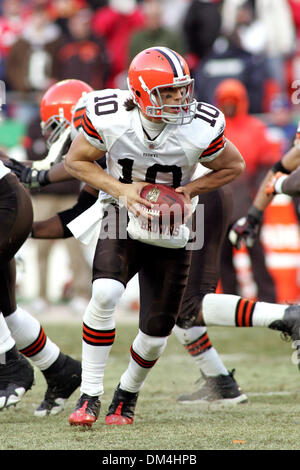 Cleveland Browns quarterback Brady Quinn (10) before an NFL exhibition ...