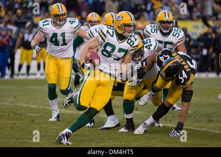 20 December 2009:  Green Bay Packers Jordy Nelson (87) runs with the football during the NFL football game between the Green Bay Packers and the Pittsburgh Steelers at Heinz Field in Pittsburgh, Pennsylvania.  The Steelers scored the game-winning touchdown as time expired to defeat the Packers 37-36..Mandatory Credit - Frank Jansky / Southcreek Global. (Credit Image: © Frank Jansky Stock Photo