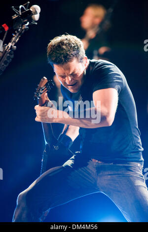 14 August 2009:  Nickelback lead guitarist Ryan Peake performs onstage during the Dark Horse Tour at Blossom Music Center in Cuyahoga Falls, Ohio. (Credit Image: © Frank Jansky/Southcreek Global/ZUMApress.com) Stock Photo