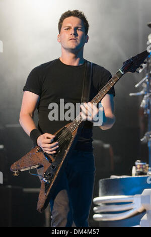 14 August 2009:  Nickelback lead guitarist Ryan Peake performs onstage during the Dark Horse Tour at Blossom Music Center in Cuyahoga Falls, Ohio. (Credit Image: © Frank Jansky/Southcreek Global/ZUMApress.com) Stock Photo