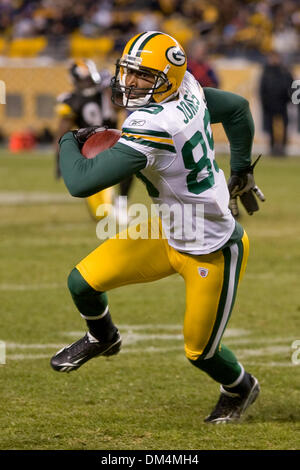 Green Bay Packers Clay Matthews sacks Pittsburgh Steelers Ben Roethlisberger  during the first half on Sunday, December 20, 2009, at Heinz Field in  Pittsburgh, Pennsylvania. (Photo by Rick Wood/Milwaukee Journal  Sentinel/MCT/Sipa USA