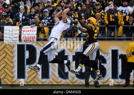 Ravens tight end todd heap hi-res stock photography and images - Alamy