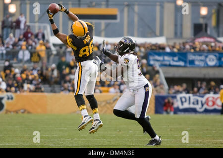 27 December 2009:  Pittsburgh Steelers Hines Ward (86) makes a leaping catch against Baltimore Ravens Dannell Ellerbe (59) during the NFL football game between the Baltimore Ravens and the Pittsburgh Steelers at Heinz Field in Pittsburgh, Pennsylvania.  The Steelers defeated the Ravens 23-20..Mandatory Credit - Frank Jansky / Southcreek Global. (Credit Image: © Frank Jansky/Southcr Stock Photo