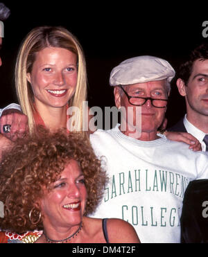 Apr 24, 2000; New York, New York, USA; Actress GWYNETH PALTROW &Actor PAUL NEWMAN perform @ The Blue Light Theater Company production of 'The Big Show'. An Evening of Song & Celebration @ The Copacabana. Stock Photo