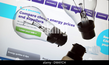 ELECTRIC BULBS WITH INTERNET COMPARISON WEBSITE SCREEN RE COSTS PRICES SWITCHING ENERGY SUPPLIERS RISING HEATING BILLS GAS  UK Stock Photo
