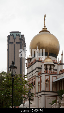 Masjid Sultan, Sultan Mosque, Arab Street, Singapore, with Parkview Square visible in the background. Stock Photo