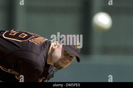 Mar 20, 2005; Pheonix, CA, USA; Giants starting pitcher Jason Schmidt throws in Sunday afternoon's Cactus League game between the San Francisco Giants and Oakland Athletics at Phoenix Stadium in Scottsdale, Arizona.  Sacramento Bee photograph by Jose Luis Villegas March 20, 2005. Stock Photo