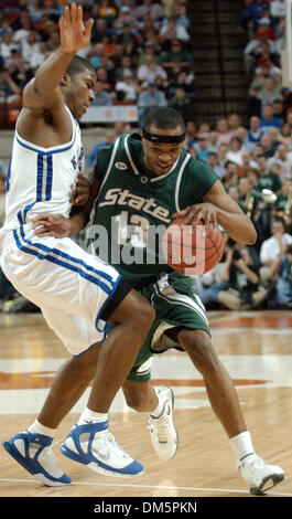 Mar 27, 2005; AUSTIN, TX, USA;  Michigan State's Maurice Ager drives around Kentucky's Kelenna Azubuike in the NCAA Austin Region final at the Frank Erwin Center in Austin, Texas, Sunday, March 27, 2005. Stock Photo