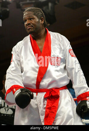 Apr 07, 2005; Temecula, CA, USA; Boxing. Former Two Time Heavyweight World Champion Riddick Bowe after a 10 Round Bout with opponent Billy Zumbrun on the Best Damn Sports Show Period Boxing Card on April 7, 2005 at the Pechanga Resort and Casino in Temecula Ca. Bowe won by a split decision. Mandatory Credit: Photo by JP Yim/ZUMA Press. (©) Copyright 2005 by JP Yim Stock Photo