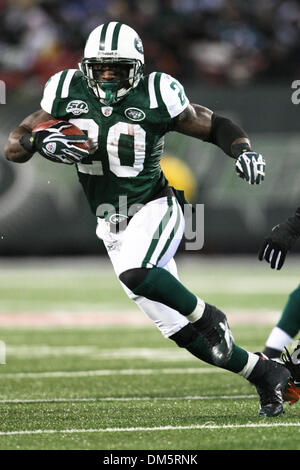 Thomas Jones #20 of the New York Jets Stock Photo - Alamy